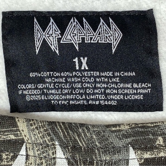 Def Leppard Hysteria 1X Leopard Cropped Oversized Off The Shoulder Sweatshirt - Picture 9 of 12